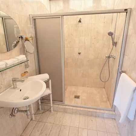 Daire Grosszuegige - 1 Minute Zum Pferdezentrum